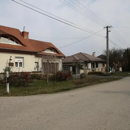 בית הארחה Luca Vendeghaz 3*